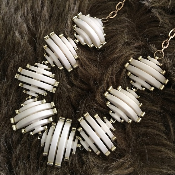 Vintage 70s waffle disc necklace and earring set - Picture 5 of 8